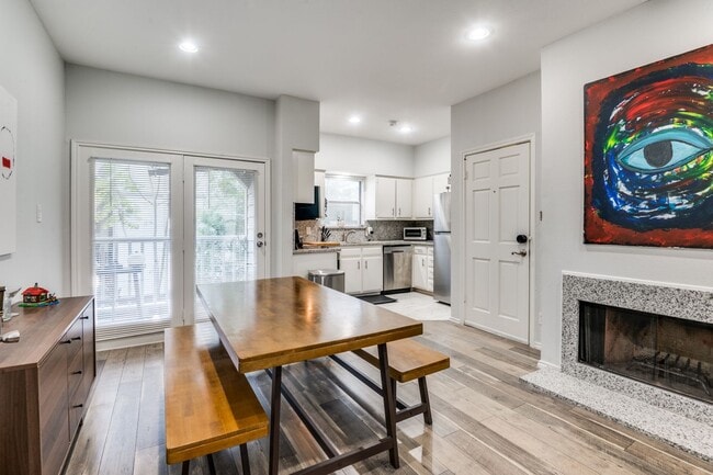 Building Photo - Delightful 2-Bed, 1.5 Bath in Prime Dallas...