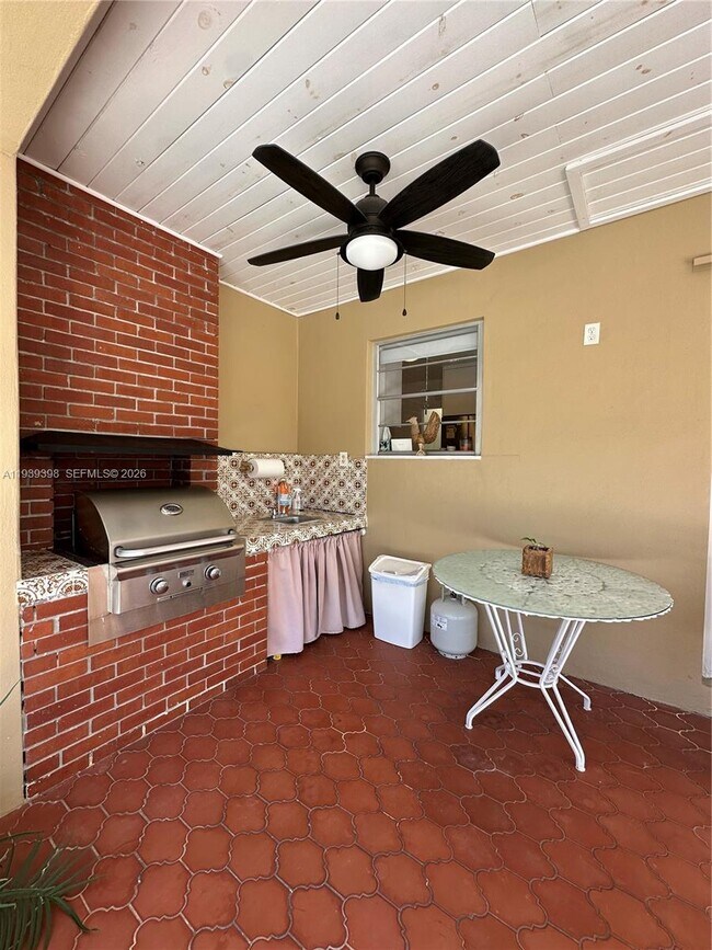 Building Photo - 120 Pocatella St