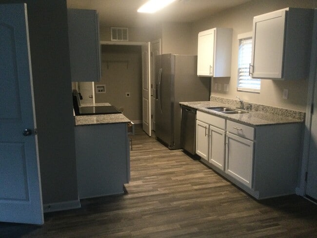 Building Photo - 135 Mountain Crest Dr