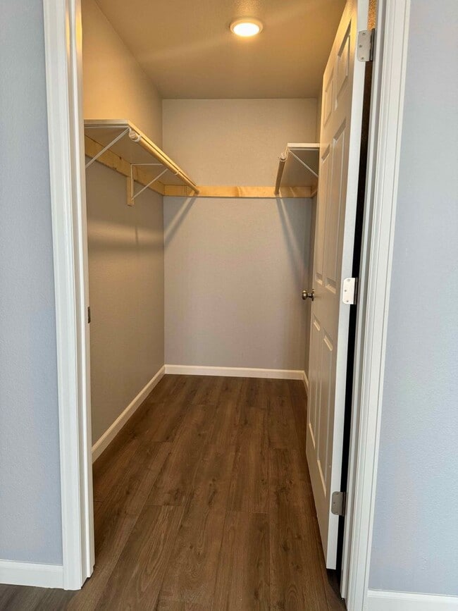 Building Photo - 324-326 W Coral Dr