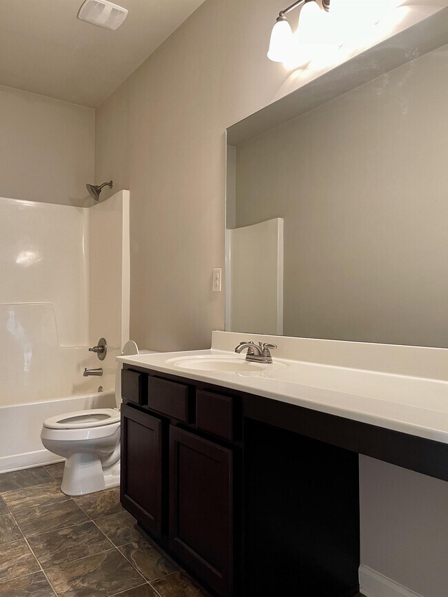 Building Photo - 7260 Silk Tree Pointe