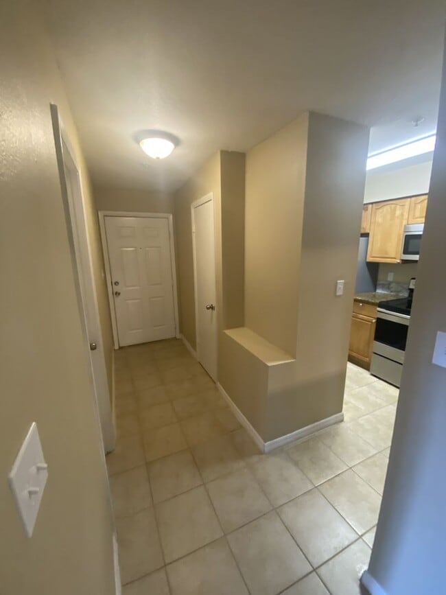 Building Photo - 2 Bed 2 Bath Condo with fireplace!!!