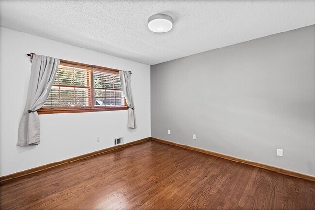 Building Photo - 5291 Manhasset Cove