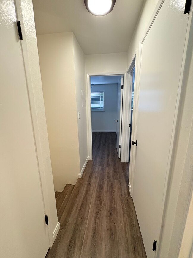 Building Photo - Beautiful 3 Bedroom Condo