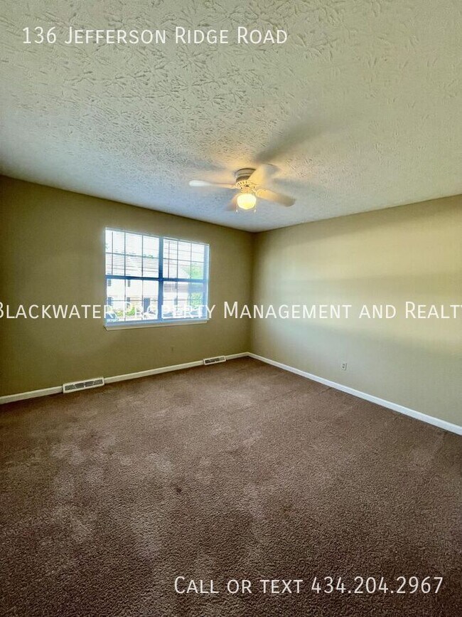 Building Photo - 136 Jefferson Ridge Rd