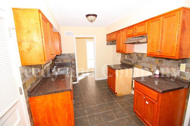 Building Photo - 3340 Morningview Dr