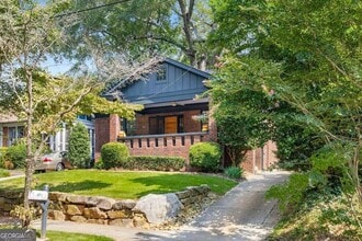 Building Photo - Renovated 2BR/1BA Attic Apartment with In-Unit Washer & Dryer – Prime Atlanta Location