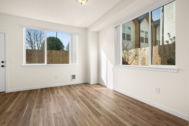 Building Photo - Vancouver Townhouses - Get 1 Month Free!