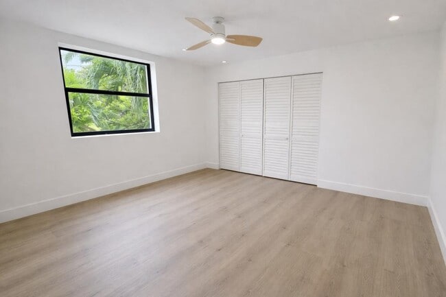 Building Photo - 445 SW 3rd St