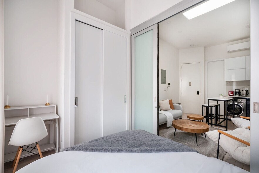 Building Photo - 317 E 78th St