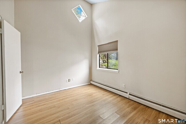 Building Photo - 5 Staunton Ct
