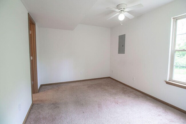 Building Photo - 2119 N Ballenger Ln