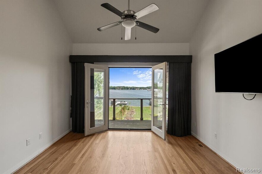 Building Photo - 2380 Walnut Lake Rd