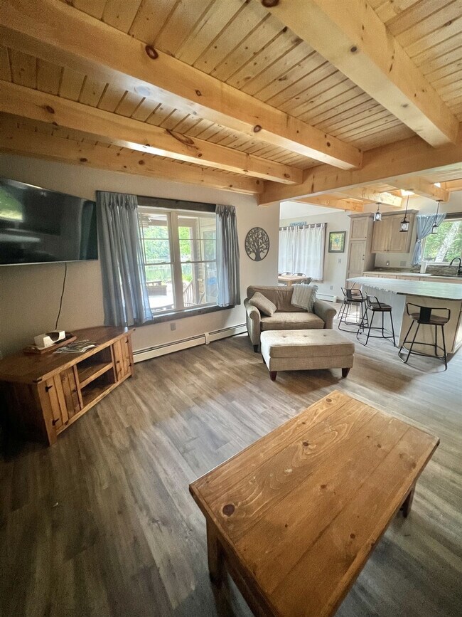 Building Photo - 322 NW River Rd