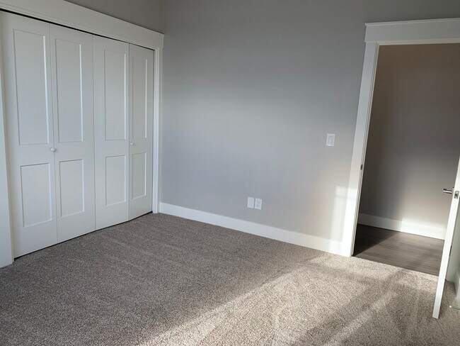 Building Photo - Low-Maintenance Luxury on One Level - new home Star, ID