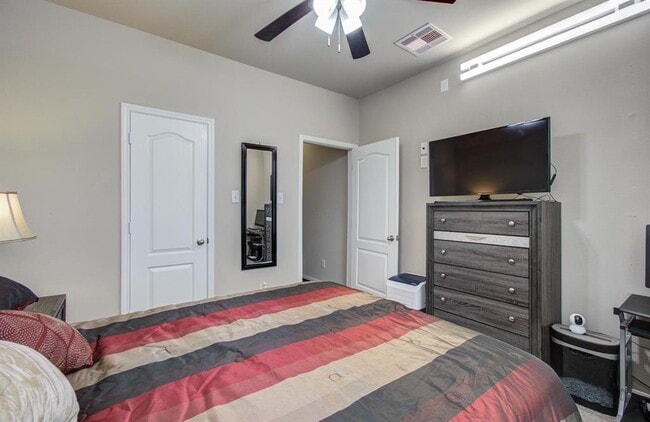 Building Photo - 7610 River Pass Dr