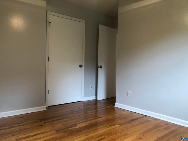 Building Photo - 206 Greentree Park