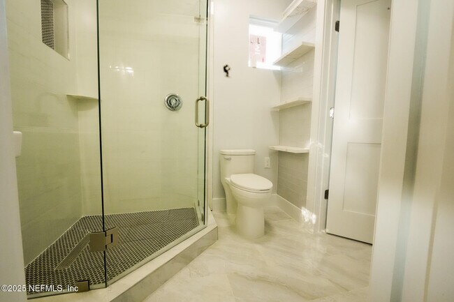 Building Photo - 1932 Hubbard St