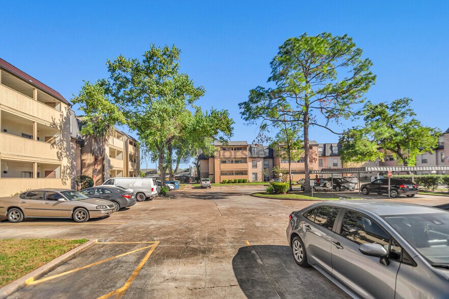 Building Photo - 8415 Hearth Dr