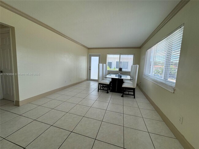 Building Photo - 8509 Crespi Blvd