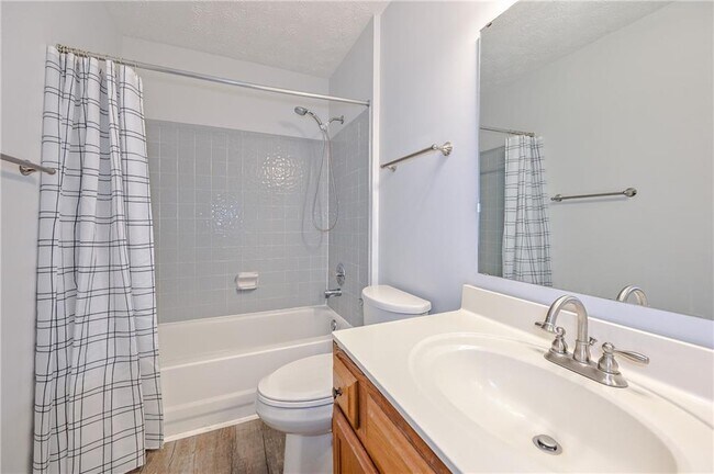 Building Photo - 3991 E Meadow Dr