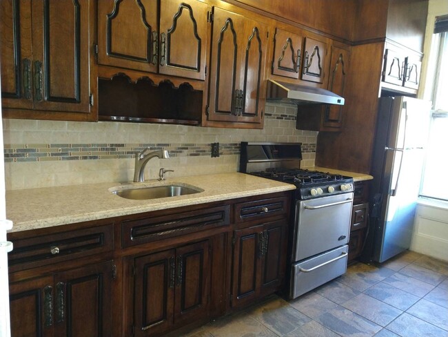 Building Photo - 571 Eastern Pkwy