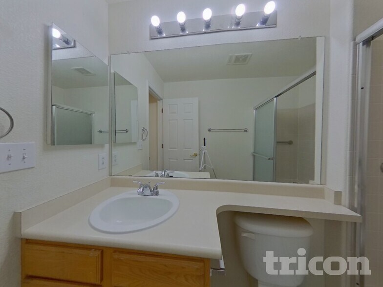 Building Photo - 1129 S Duquesne Cir