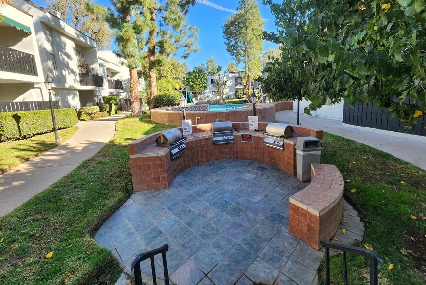 Building Photo - 18645 Hatteras St