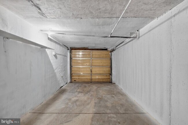 Building Photo - 331 W 21st St