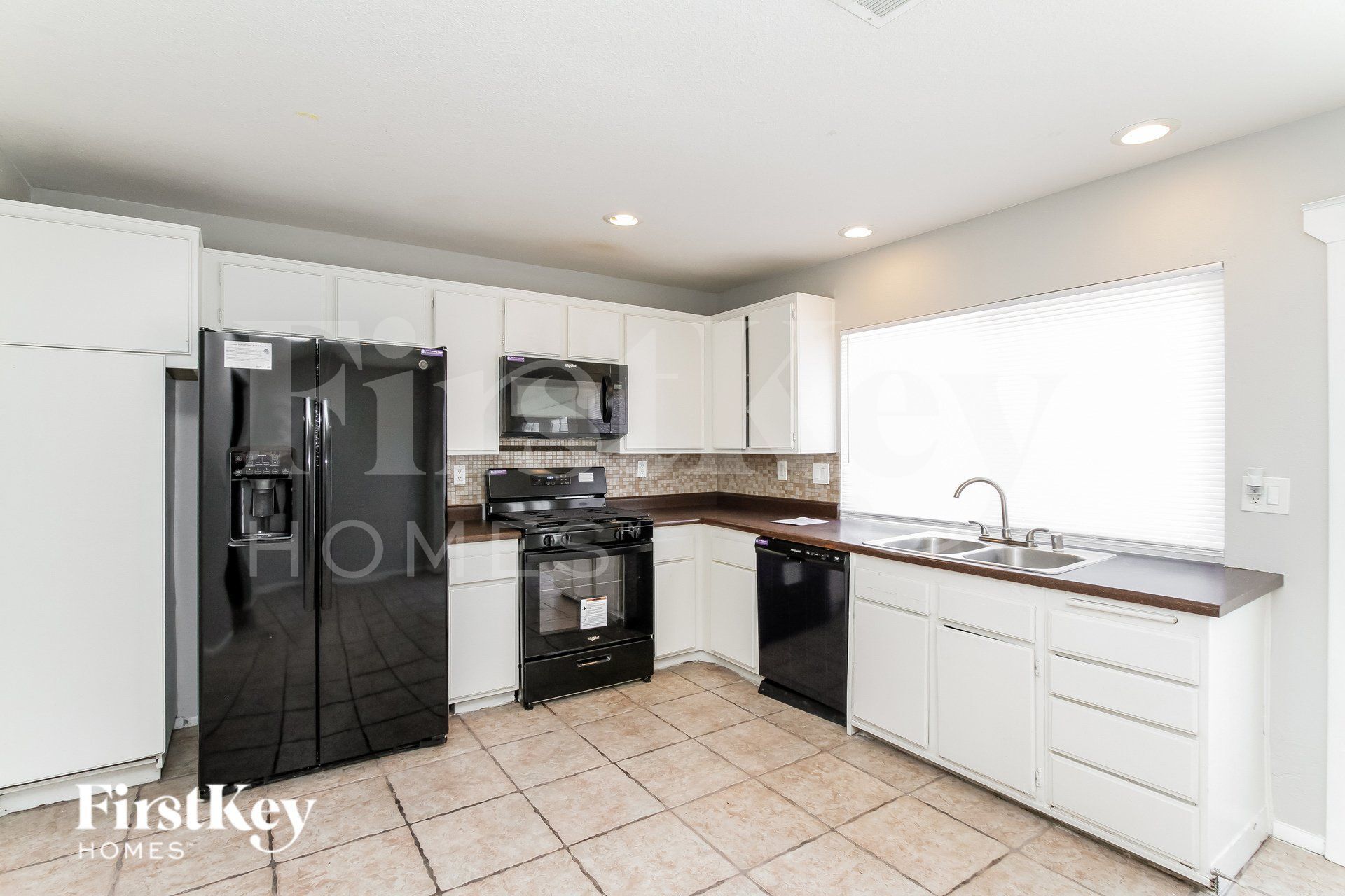 Building Photo - 5909 San Fernando Dr