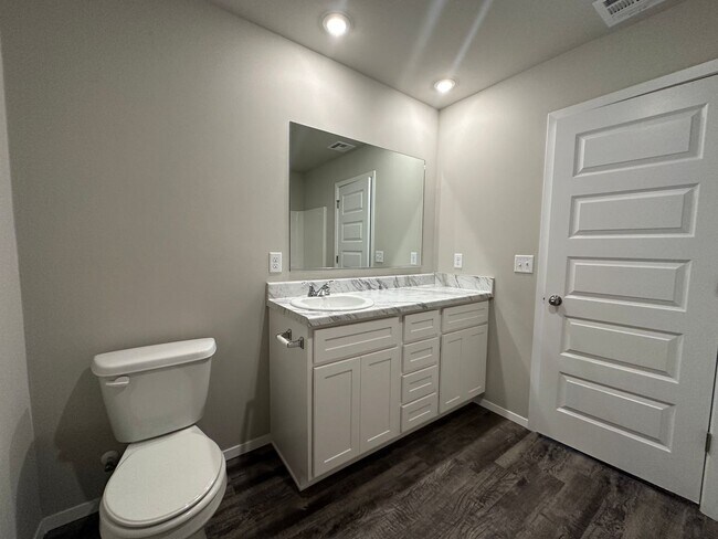 Building Photo - Quiet cul-da-sack - 3 bed 2 bath 2 car garage