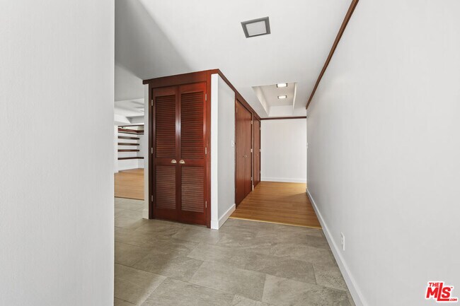 Building Photo - 2672 Veteran Ave