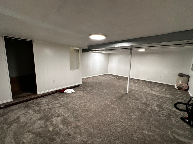 Building Photo - 3589 Knollview Ave