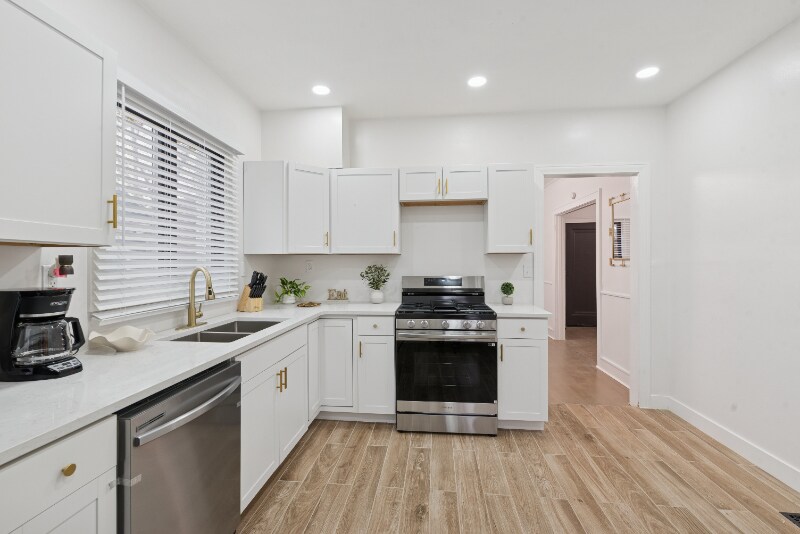 Building Photo - 1937 Foster Ave