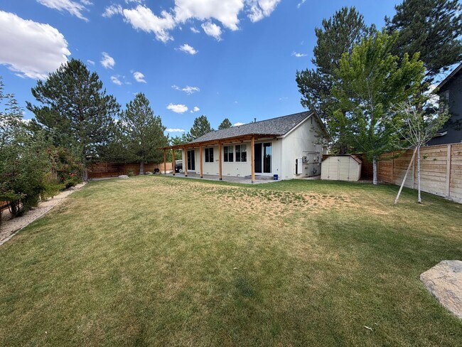 Building Photo - Beautiful Home in Stead!