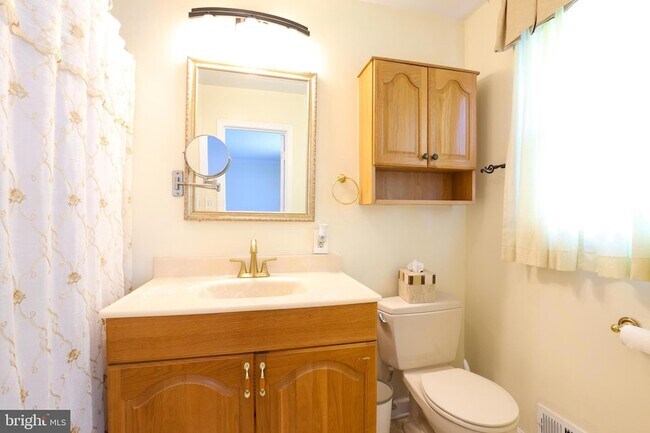 Building Photo - 8519 Electric Ave