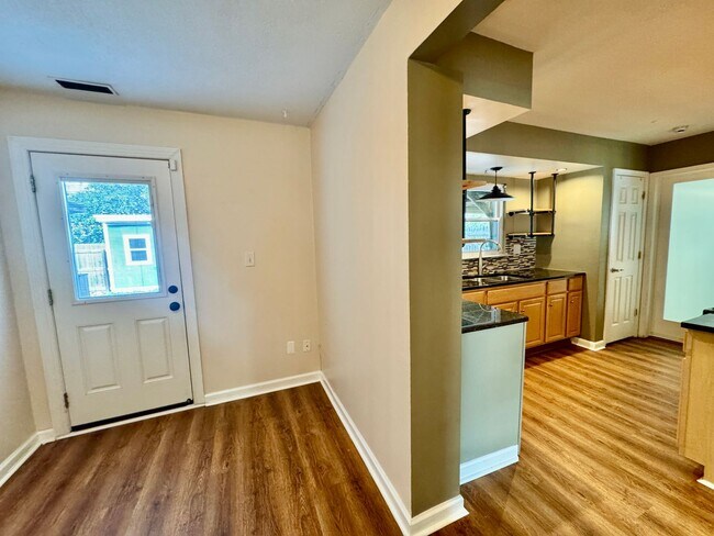 Building Photo - Beautiful Ranch Style Home