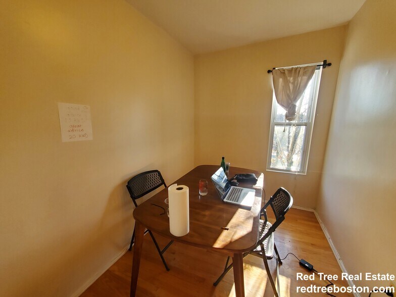 Building Photo - 277 Putnam Ave