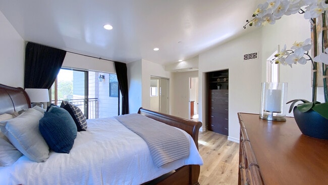 Building Photo - 1614 Pleasant Way