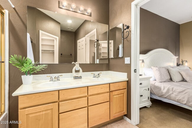 Building Photo - 6425 S Kimberlee Way