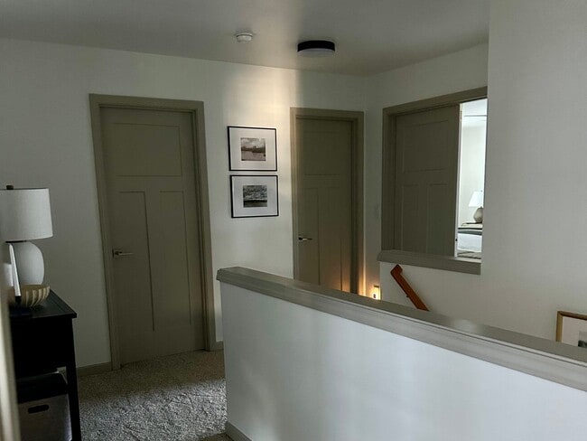 Building Photo - Beautiful upgrated 4 bedroom DuPont home w...