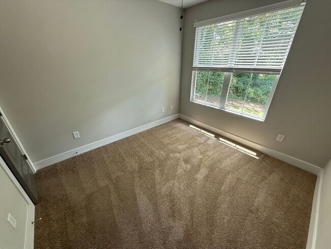 Building Photo - 247 Madison Heights