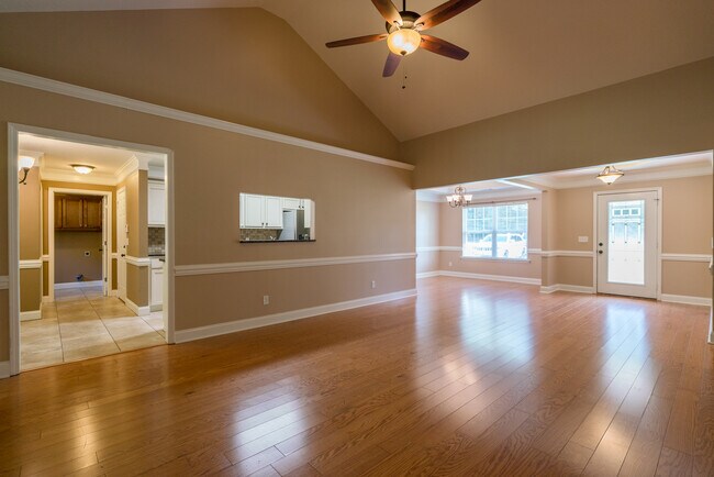 Building Photo - 633 Wilkinson Rd