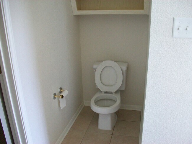 Building Photo - 601 Llama Tr