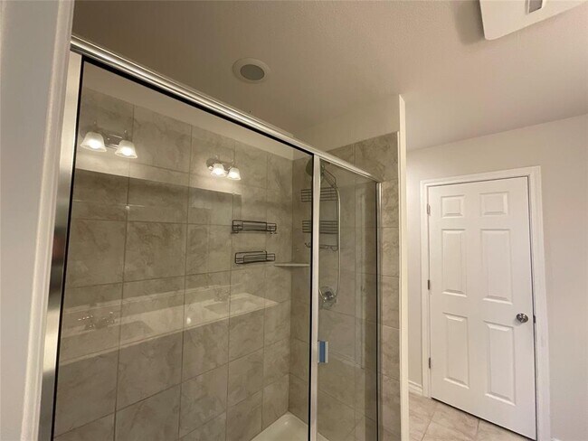 Building Photo - 7601 Albany Dr