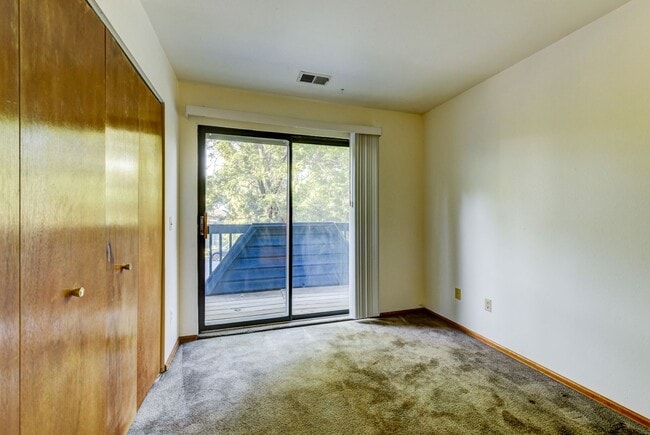 Building Photo - 2005 Goss St