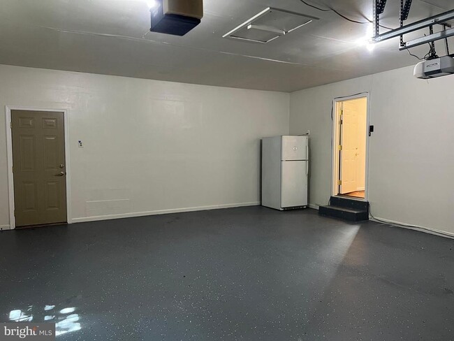 Building Photo - 10101 Alsace Ct