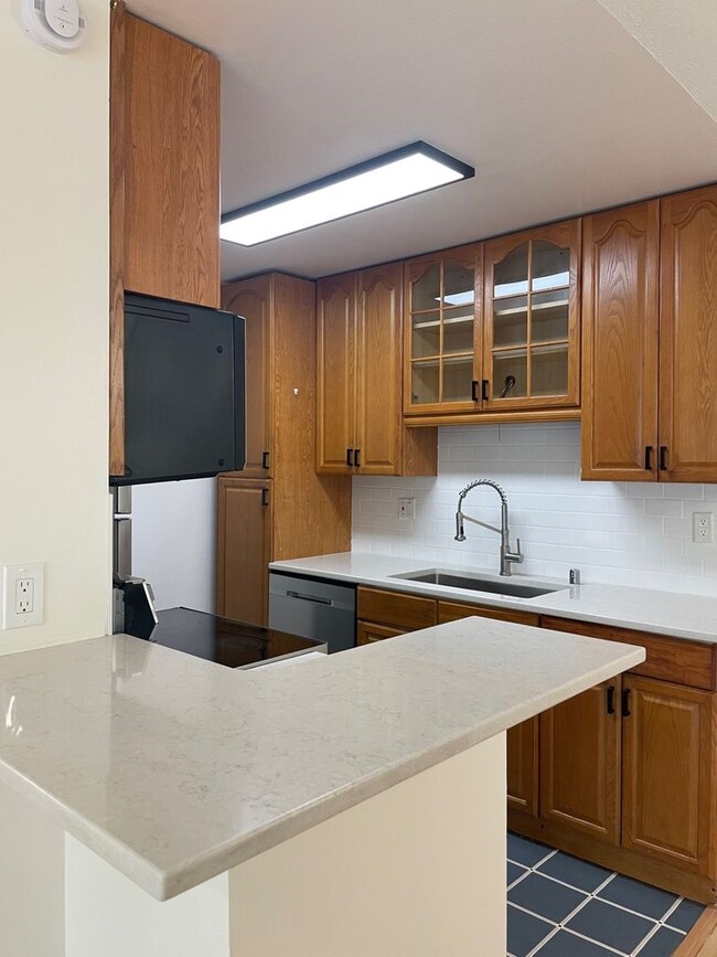 Building Photo - 2 bed 2 bath in Stoneybrook Villas
