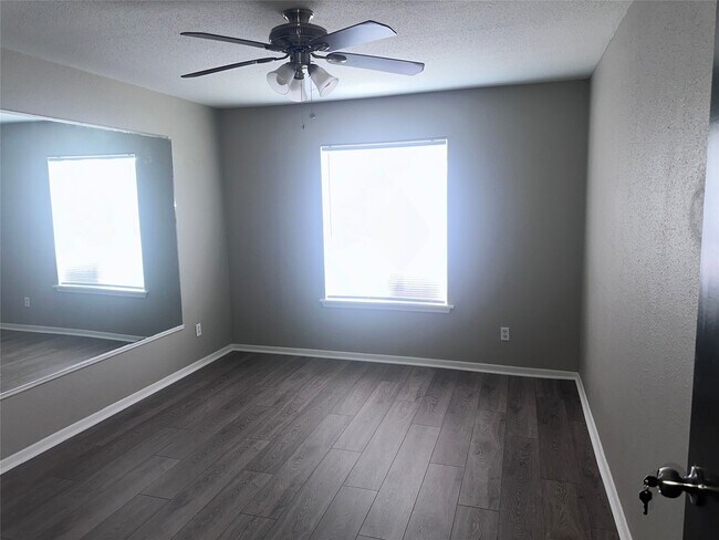 Building Photo - 7400 Bellerive Dr