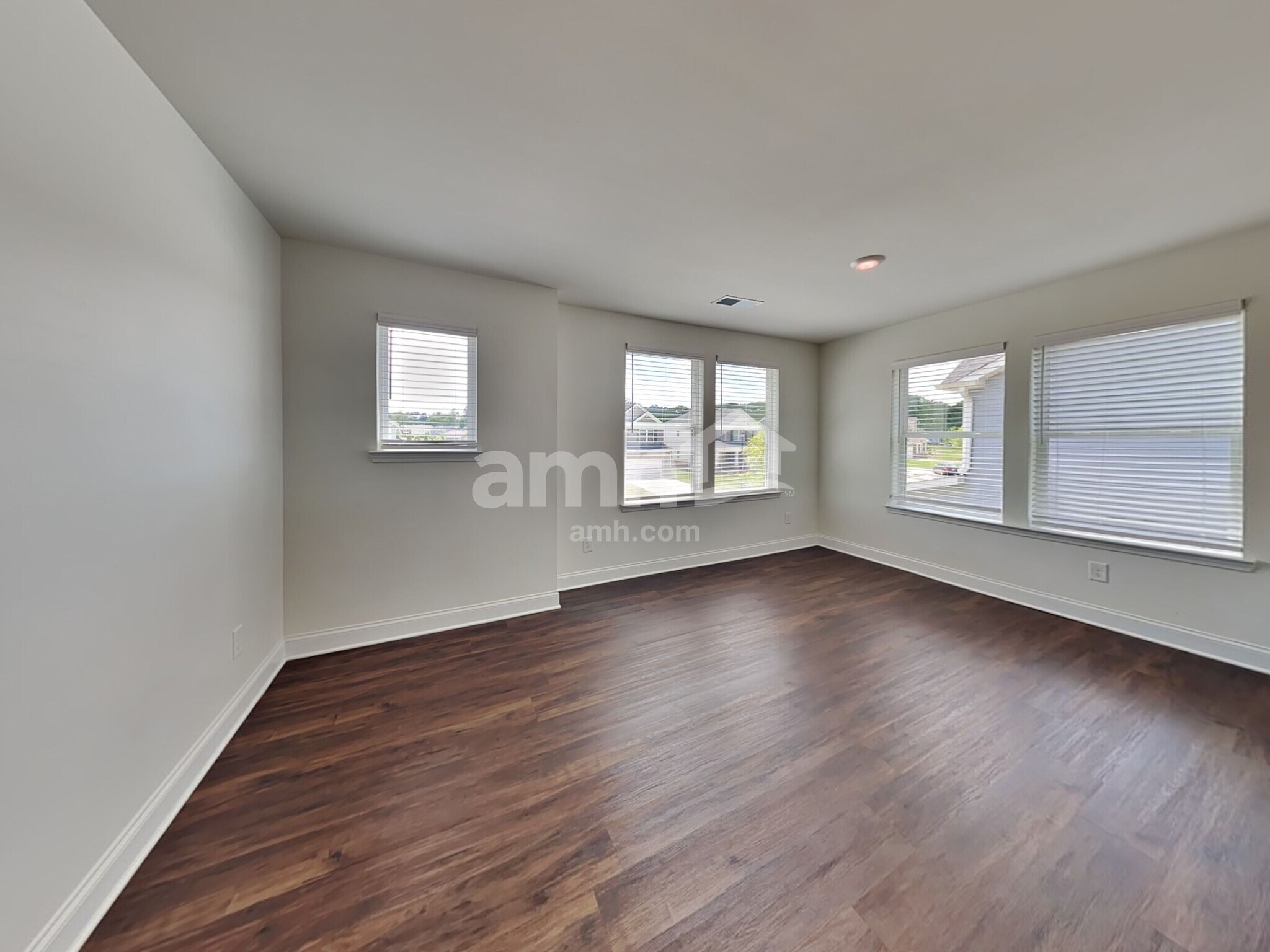 Building Photo - 2092 Windsor Park Ave